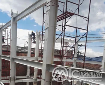 Construcción de estructuras en metal para el comercio en Bogotá, Colombia
