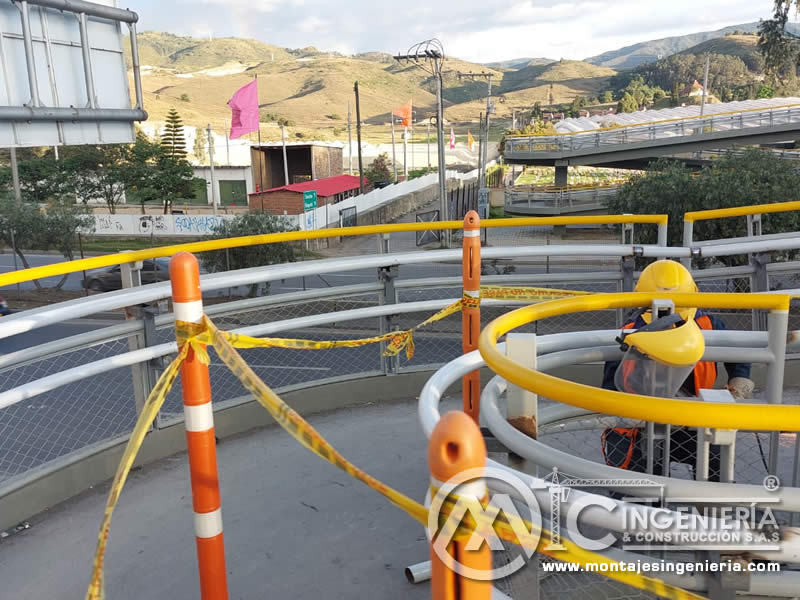 Mantenimiento de barandas y reparación de estructura metálica de puente peatonal en Bogotá, Colombia. Montajes, Ingeniería y Construcción. MIC SAS.