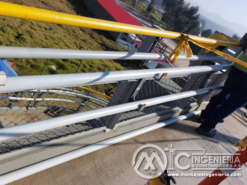 Mantenimiento estructural metálico, reparaciones y acabados industriales en Puente Peatonal en Bogotá, Colombia. Montajes, Ingeniería y Construcción. MIC SAS.