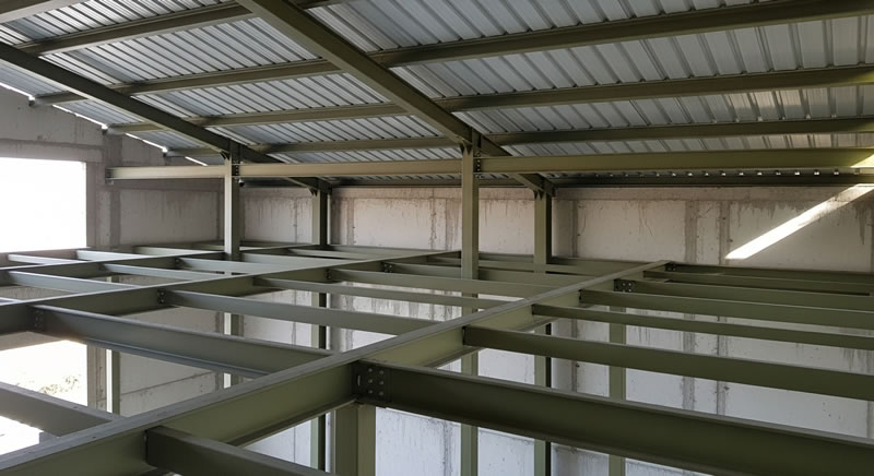 Montaje en sitio de vigas metalicas para estructura de acero en Bogotá, Colombia. Montajes, Ingeniería y Construcción. MIC SAS. Montaje en sitio de vigas metalicas para estructura de acero en Bogotá, Colombia. Montajes, Ingeniería y Construcción. MIC SAS.