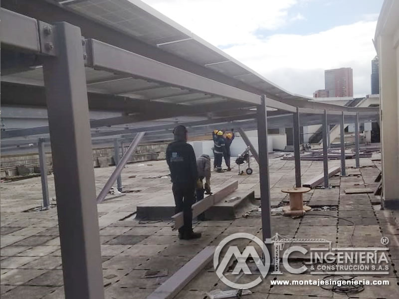 Fabricación de cubiertas metálicas para montaje de paneles solares en pérgolas en Bogotá, Colombia. Montajes, Ingeniería y Construcción. MIC SAS