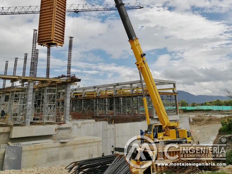 Levantamiento y construcción de estructuras metálicas con maquinaria pesada para montajes industriales en Bogotá, Colombia. Montajes, Ingeniería y Construcción. MIC SAS