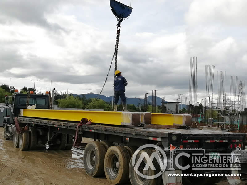 Transporte de estructuras metálicas para montajes industriales e ingeniería civil en Bogotá, Colombia. Montajes, Ingeniería y Construcción. MIC SAS