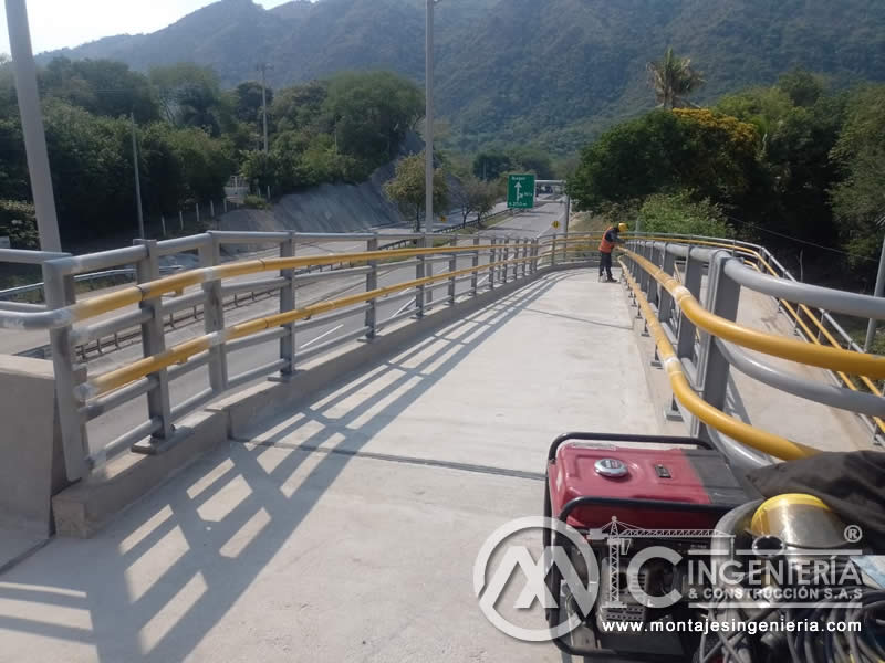 Diseño y Montaje de Puentes Peatonales en Concreto y Barandado en Metal en Bogotá, Colombia. Montajes, Ingeniería y Construcción. MIC SAS.