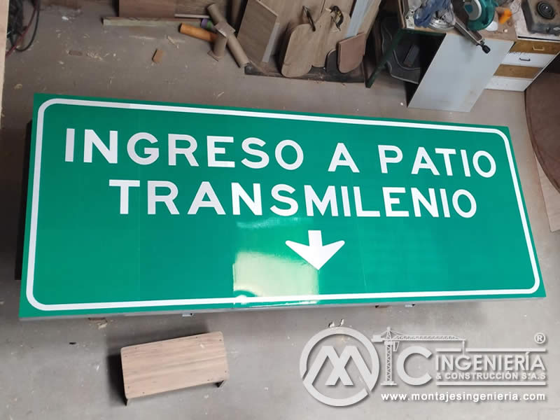 Letreros para señalización metálica con estructura en acero en Bogotá, Colombia. Montajes, Ingeniería y Construcción. MIC SAS.