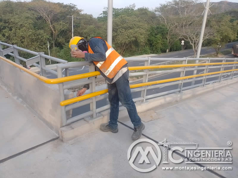 Montaje de Barandado y Sistemas Metálicos en Puentes Peatonales en Bogotá, Colombia. Montajes, Ingeniería y Construcción. MIC SAS.