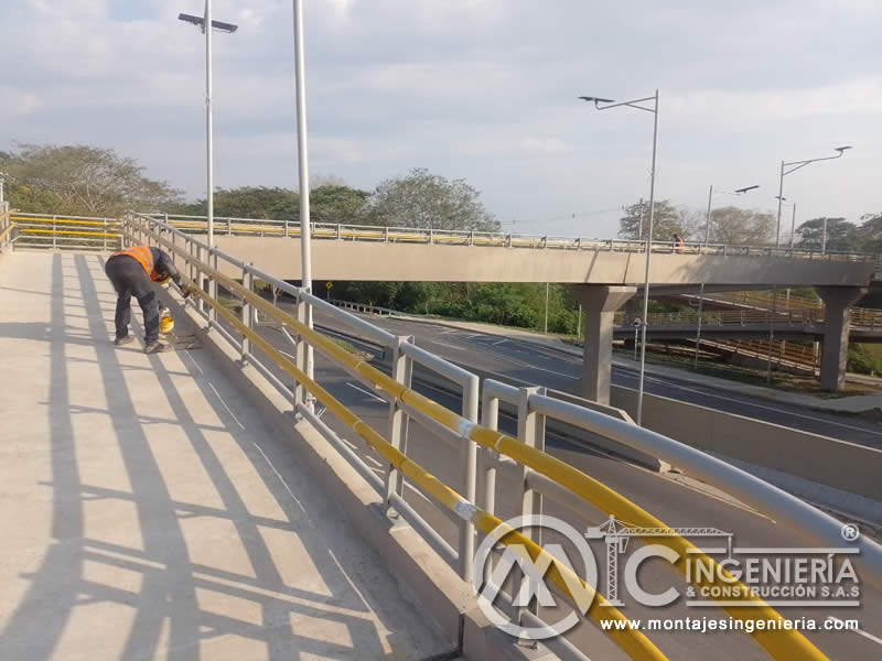 Montaje de Barandado y Sistemas Metálicos en Puentes Peatonales en Bogotá, Colombia. Montajes, Ingeniería y Construcción. MIC SAS.