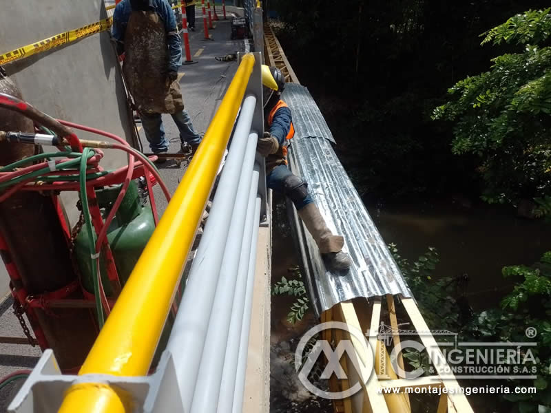 Diseño, Construcción, Mantenimiento y Reparaciones de Puentes Peatonales en Bogotá, Colombia. Montajes, Ingeniería y Construcción. MIC SAS.