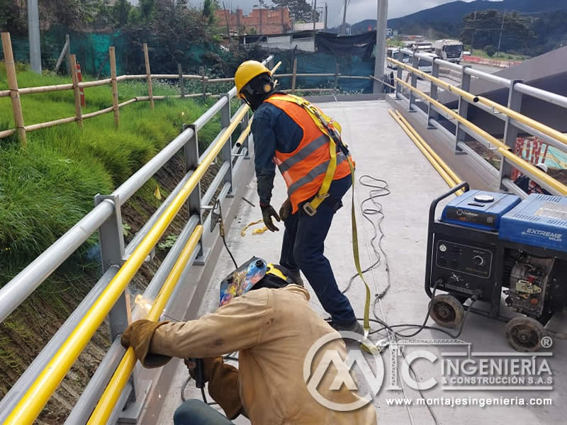 Ingeniería Avanzada en Componentes Metálicos para Puentes Peatonales de Concreto en Bogotá, Colombia. Montajes, Ingeniería y Construcción. MIC SAS.