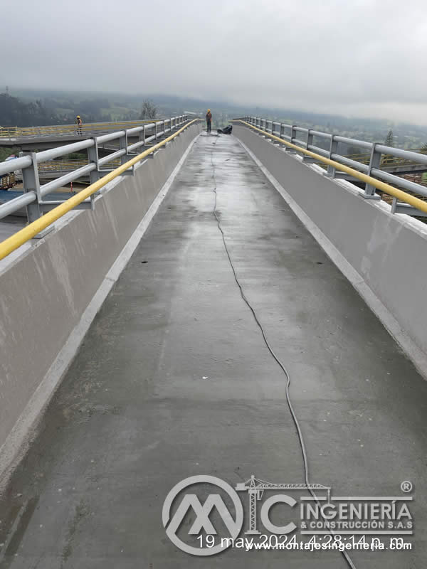 Innovación y Eficiencia en Componentes Metálicos para Puentes Peatonales de Concreto en Bogotá, Colombia. Montajes, Ingeniería y Construcción. MIC SAS.