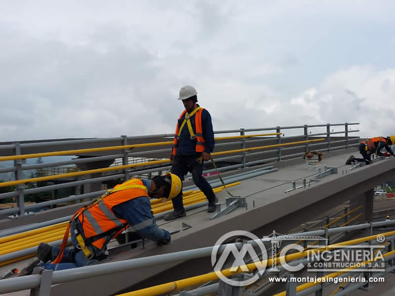Mantenimiento Especializado de Estructura Metálica en Puentes Peatonales en Bogotá, Colombia. Montajes, Ingeniería y Construcción. MIC SAS.