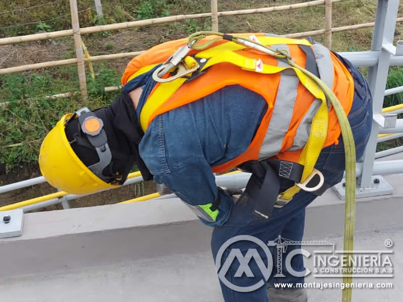 Reparaciones Profesionales de Estructura Metálica en Puentes Peatonales en Bogotá, Colombia. Montajes, Ingeniería y Construcción. MIC SAS.