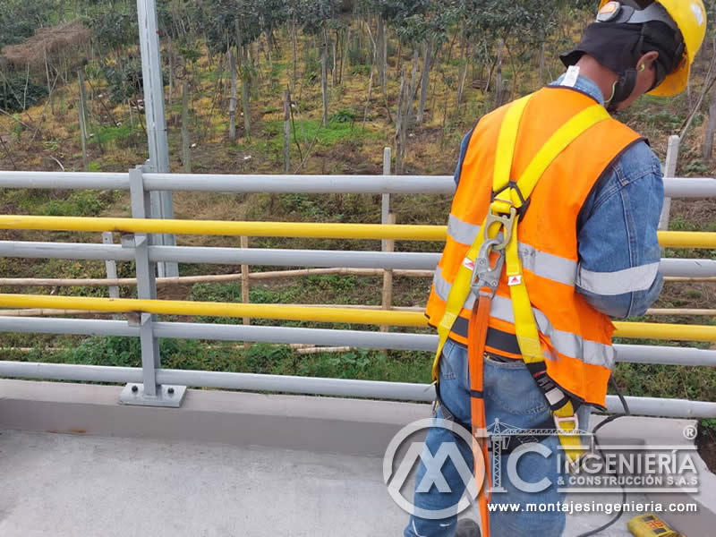 Seguridad y Durabilidad en Estructura Metálica para Puentes Peatonales de Concreto en Bogotá, Colombia. Montajes, Ingeniería y Construcción. MIC SAS.