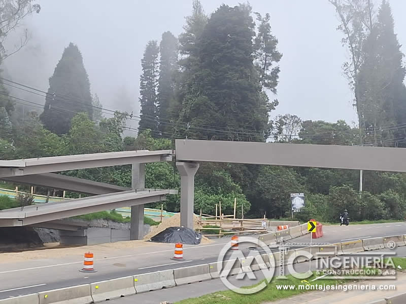 Diseño Moderno y Funcional de Estructura Metálica para Puentes Peatonales en Bogotá, Colombia. Montajes, Ingeniería y Construcción. MIC SAS.