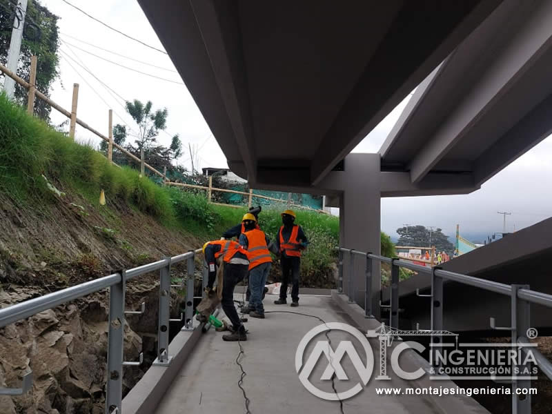 Diseño y Construcción Sostenible de Estructura Metálica para Puentes Peatonales en Bogotá. Montajes, Ingeniería y Construcción. MIC SAS.