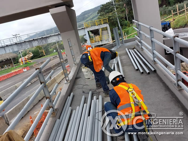 Mantenimiento Preventivo y Correctivo de Estructura Metálica en Puentes Peatonales en Colombia. Montajes, Ingeniería y Construcción. MIC SAS.