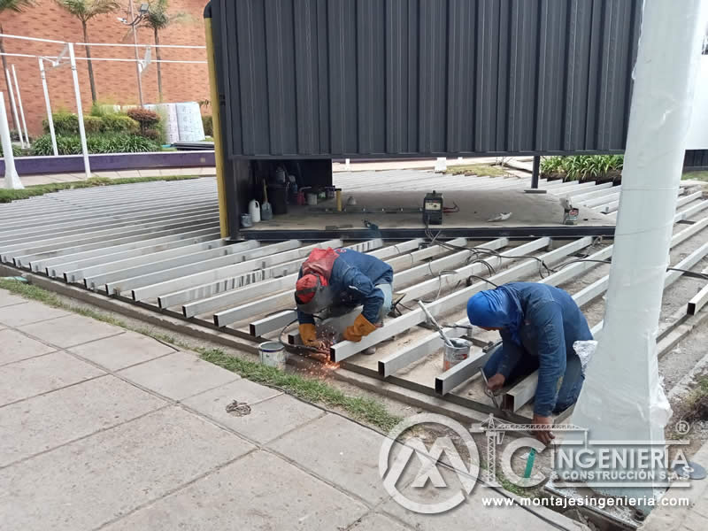 Estructura metálica para módulos comerciales de exhibición de marcas en Bogotá, Colombia. Montajes, Ingeniería y Construcción. MIC SAS.