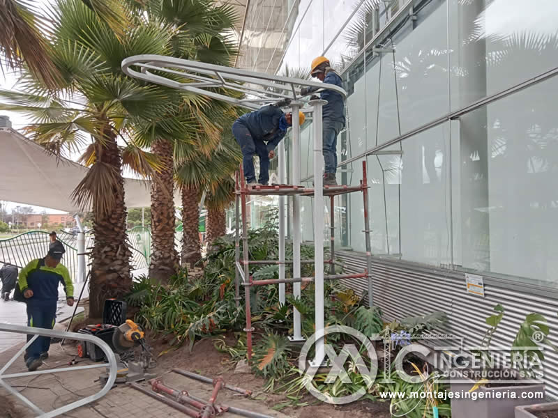 Estructura metálica para módulos comerciales de exhibición de marcas en Bogotá, Colombia. Montajes, Ingeniería y Construcción. MIC SAS.