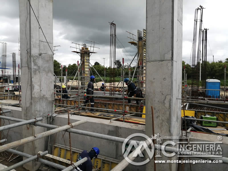 Construcción de bases o zapatas para estructuras metálicas en Bogotá, Colombia. Montajes, Ingeniería y Construcción. MIC SAS