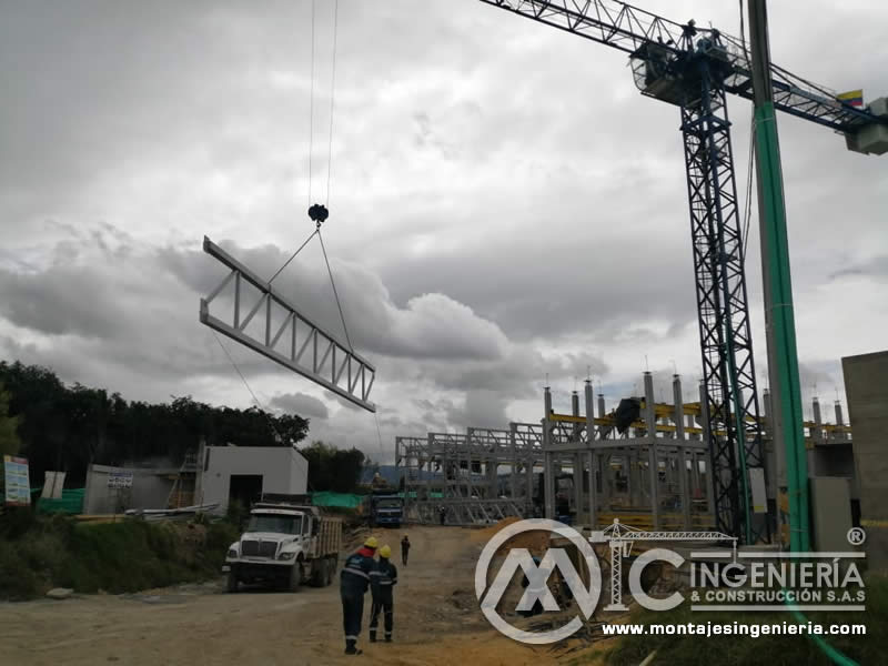 Construcción de estructuras arriostradas y cerchas metálicas en acero en Bogotá, Colombia. Montajes, Ingeniería y Construcción. MIC SAS
