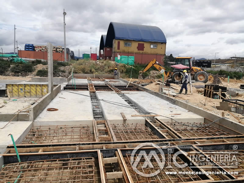 Enconfrados o formaletas de concreto para el levantamiento de estructuras metálicas en Bogotá, Colombia. Montajes, Ingeniería y Construcción. MIC SAS