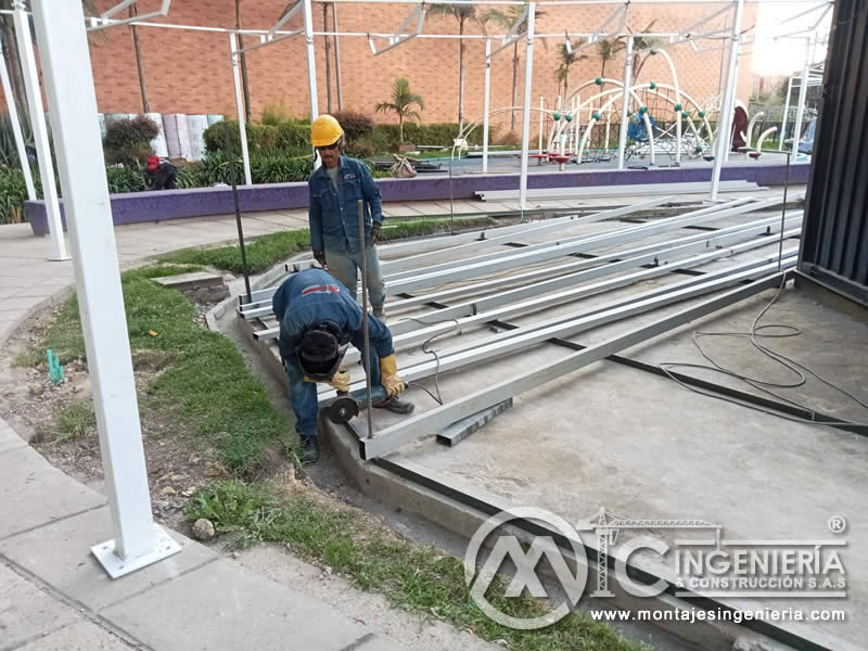 Componentes metálicos de calidad para pisos industriales y acceso comercial en Bogotá, Colombia. Montajes, Ingeniería y Construcción. MIC SAS.