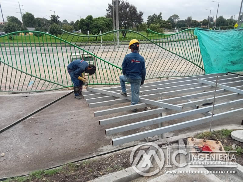 Componentes metálicos de calidad para pisos industriales y acceso comercial en Bogotá, Colombia. Montajes, Ingeniería y Construcción. MIC SAS.