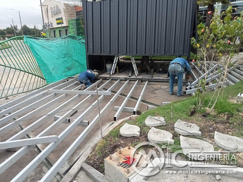 Componentes metálicos de calidad para pisos industriales y acceso comercial en Bogotá, Colombia. Montajes, Ingeniería y Construcción. MIC SAS.