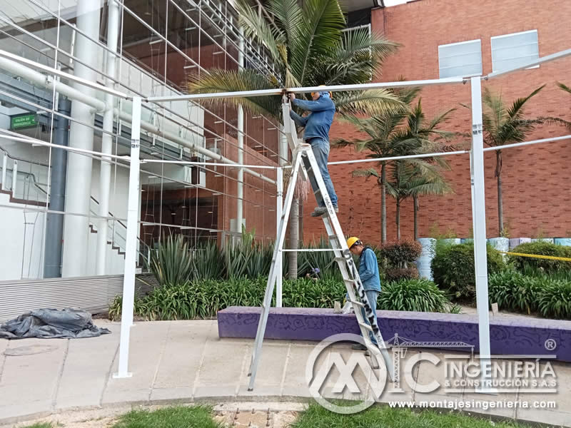 Diseño y construcción de módulos comerciales metálicos para exhibición de marcas en Bogotá. Montajes, Ingeniería y Construcción. MIC SAS.