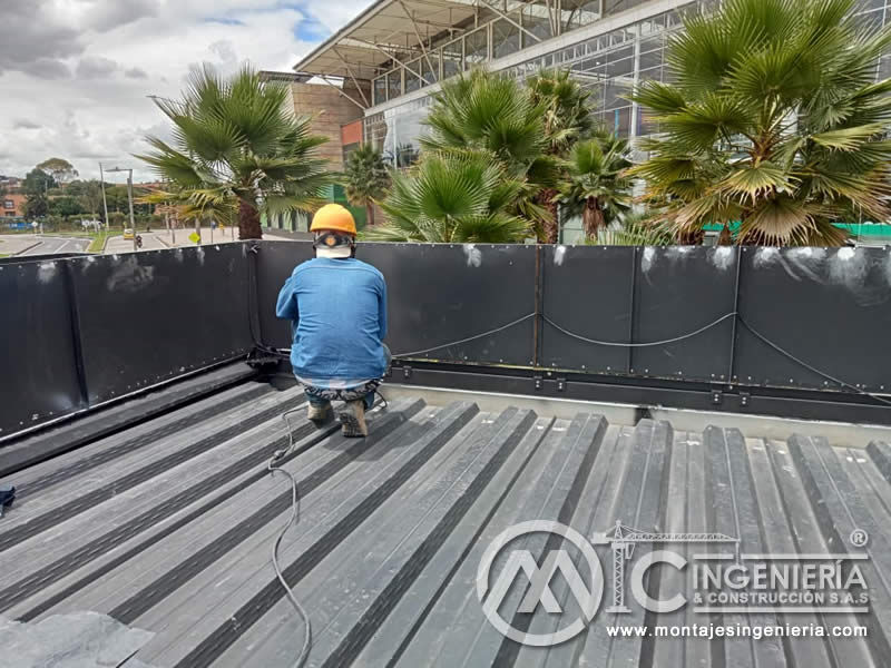 Diseño y construcción de módulos comerciales metálicos para exhibición de marcas en Bogotá. Montajes, Ingeniería y Construcción. MIC SAS.