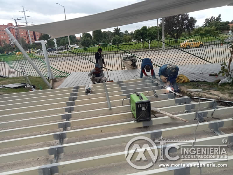 Estructuras metálicas para acceso comercial en locales de exhibición de marcas en Bogotá. Montajes, Ingeniería y Construcción. MIC SAS.