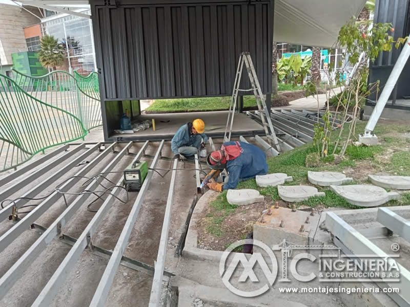 Estructuras metálicas para acceso comercial en locales de exhibición de marcas en Bogotá. Montajes, Ingeniería y Construcción. MIC SAS.