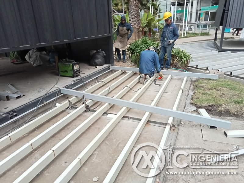 Estructuras metálicas para acceso comercial en locales de exhibición de marcas en Bogotá. Montajes, Ingeniería y Construcción. MIC SAS.