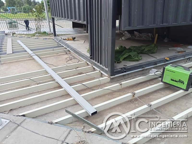 Estructuras metálicas para acceso comercial en locales de exhibición de marcas en Bogotá. Montajes, Ingeniería y Construcción. MIC SAS.