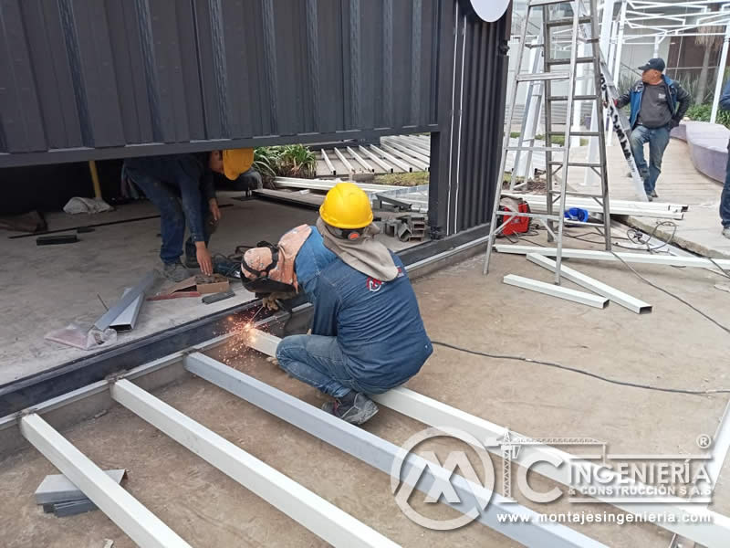 Estructuras metálicas para acceso comercial en locales de exhibición de marcas en Bogotá. Montajes, Ingeniería y Construcción. MIC SAS.