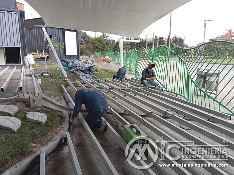 Estructuras metálicas para acceso comercial en locales de exhibición de marcas en Bogotá. Montajes, Ingeniería y Construcción. MIC SAS.