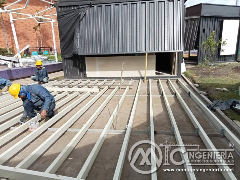 Estructuras metálicas para acceso comercial en locales de exhibición de marcas en Bogotá. Montajes, Ingeniería y Construcción. MIC SAS.