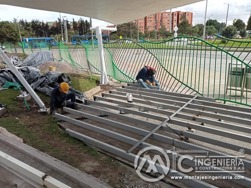 Estructuras metálicas para acceso comercial en locales de exhibición de marcas en Bogotá. Montajes, Ingeniería y Construcción. MIC SAS.