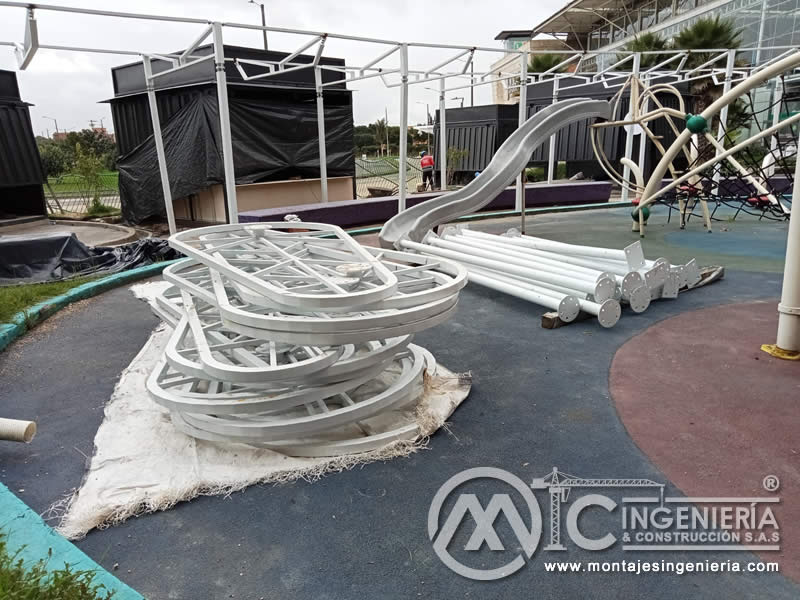 Estructuras metálicas para juegos y parques infantiles recreativos en Bogotá, Colombia. Montajes, Ingeniería y Construcción. MIC SAS.