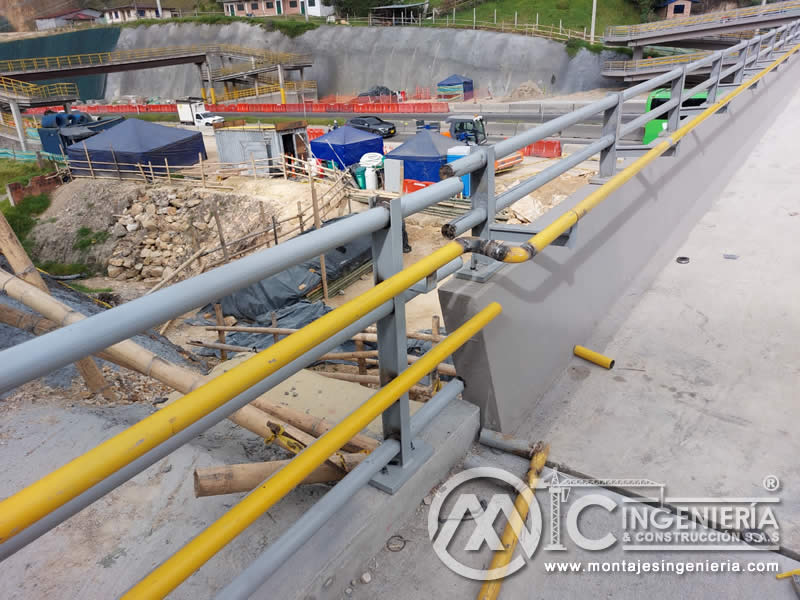 Acabados de calidad para puentes peatonales metálicos en Bogotá, Colombia. Montajes, Ingeniería y Construcción. MIC SAS.