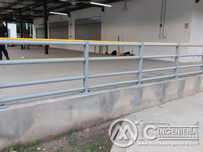 Acabados de calidad para puentes peatonales metálicos en Bogotá, Colombia. Montajes, Ingeniería y Construcción. MIC SAS.