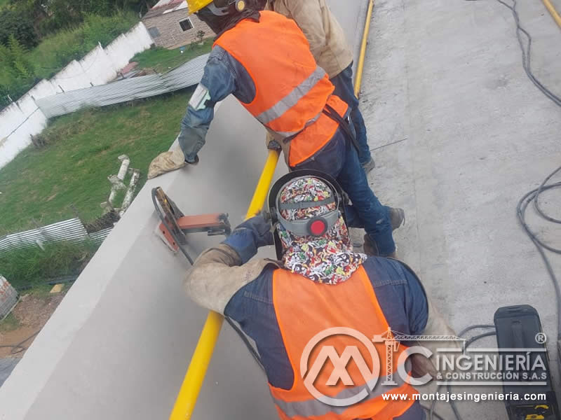 Acabados de calidad para puentes peatonales metálicos en Bogotá, Colombia. Montajes, Ingeniería y Construcción. MIC SAS.