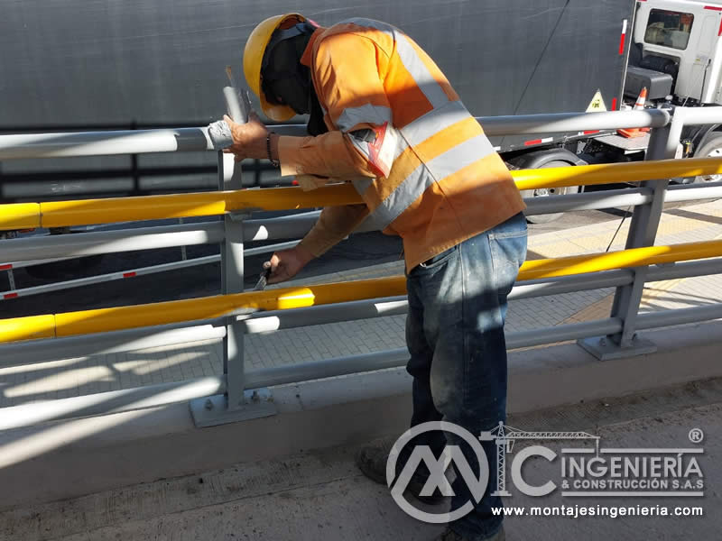 Componentes en acero para puentes peatonales modulares en Bogotá, Colombia. Montajes, Ingeniería y Construcción. MIC SAS.