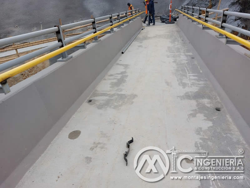 Componentes en acero para puentes peatonales modulares en Bogotá, Colombia. Montajes, Ingeniería y Construcción. MIC SAS.