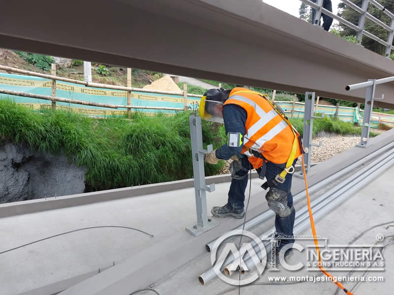 Componentes en acero para puentes peatonales modulares en Bogotá, Colombia. Montajes, Ingeniería y Construcción. MIC SAS.