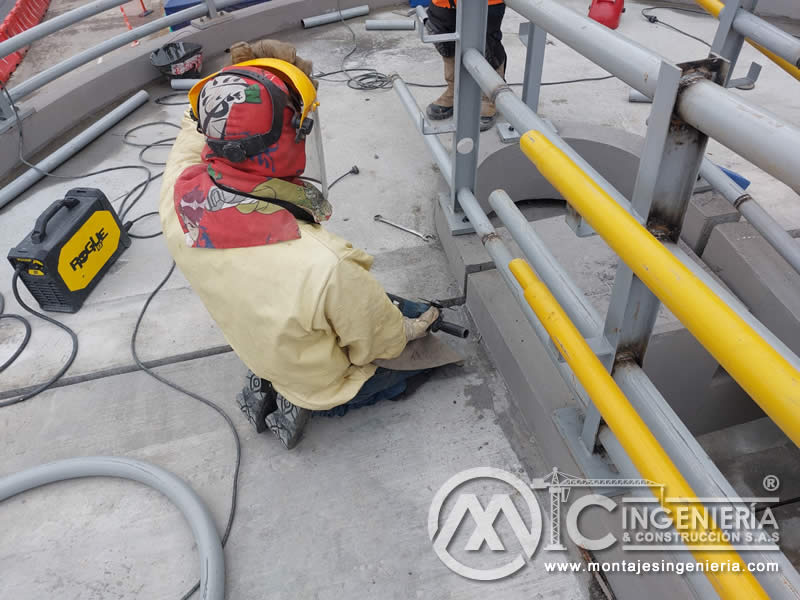 Componentes en acero para puentes peatonales modulares en Bogotá, Colombia. Montajes, Ingeniería y Construcción. MIC SAS.