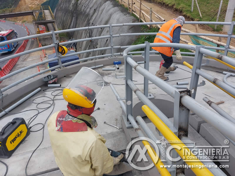 Componentes en acero para puentes peatonales modulares en Bogotá, Colombia. Montajes, Ingeniería y Construcción. MIC SAS.