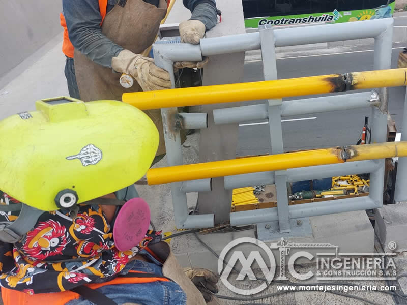 Componentes metálicos para puentes peatonales resistentes en Bogotá, Colombia. Montajes, Ingeniería y Construcción. MIC SAS.