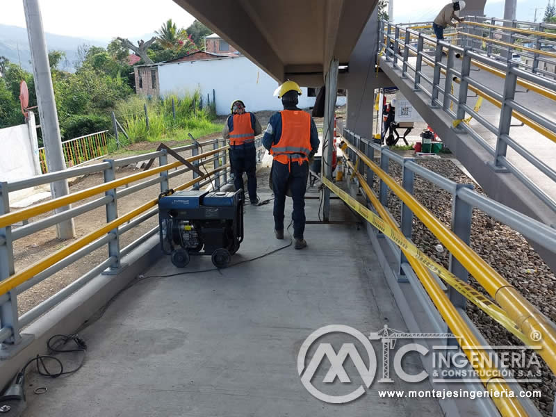 Componentes metálicos para puentes peatonales resistentes en Bogotá, Colombia. Montajes, Ingeniería y Construcción. MIC SAS.