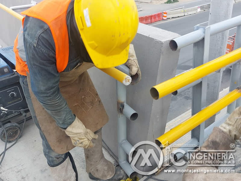 Componentes metálicos para puentes peatonales resistentes en Bogotá, Colombia. Montajes, Ingeniería y Construcción. MIC SAS.